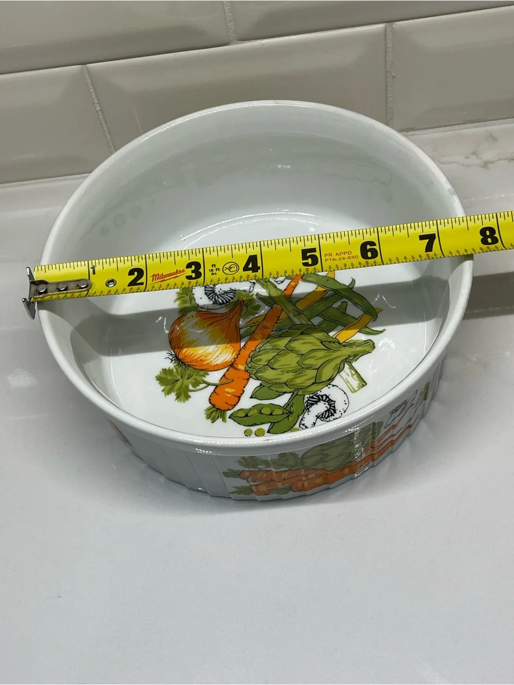 Casserole Dish 8 in Styson Round Vegetable Glossy Oven-to-Table Japan